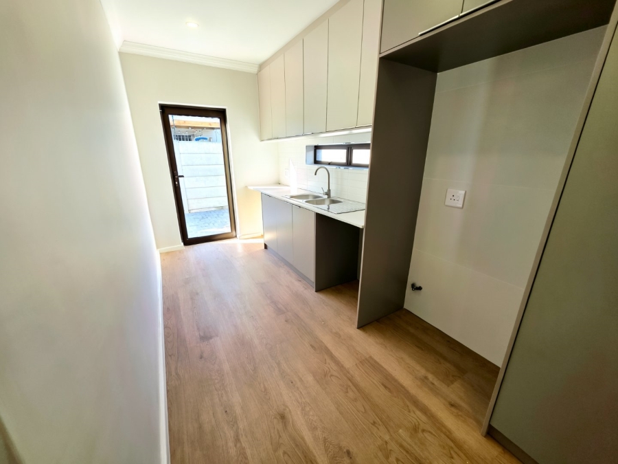 To Let 4 Bedroom Property for Rent in Parklands Western Cape